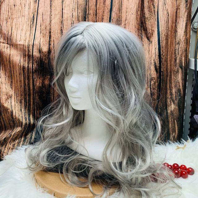 ロングウィッグ シルバー ロングカール 巻き髪 コスプレ 韓国 オルチャン風 レディースのウィッグ/エクステ(ロングカール)の商品写真