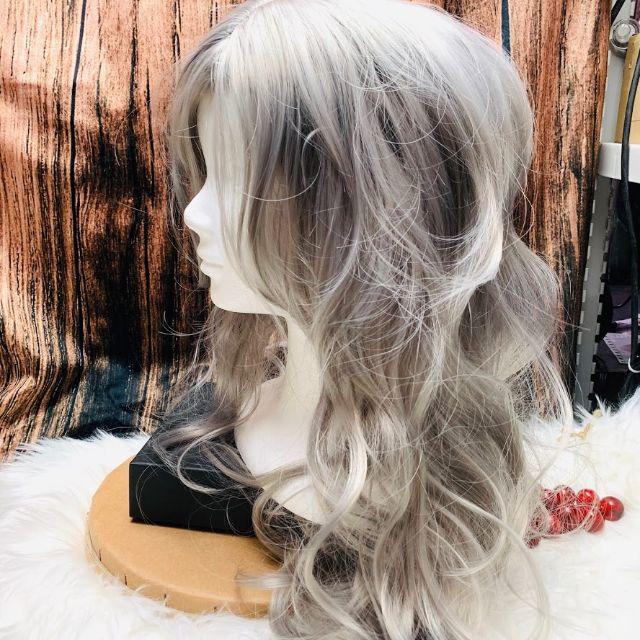 ロングウィッグ シルバー ロングカール 巻き髪 コスプレ 韓国 オルチャン風 レディースのウィッグ/エクステ(ロングカール)の商品写真