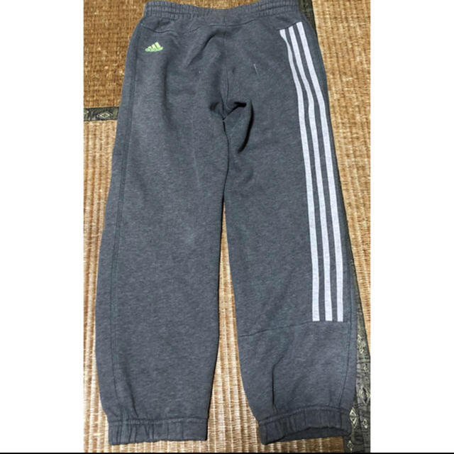 adidas(アディダス)の最終値下げ adidasスウェットパンツ キッズ/ベビー/マタニティのキッズ服男の子用(90cm~)(パンツ/スパッツ)の商品写真