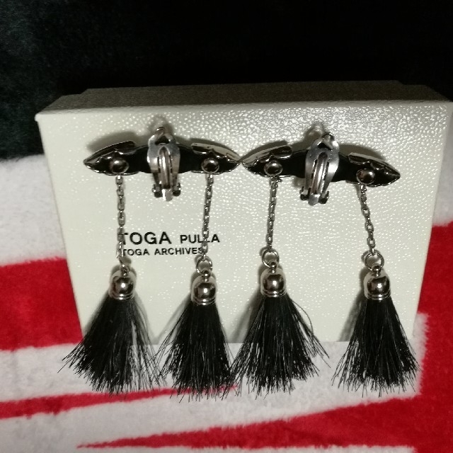 TOGA(トーガ)のTOGA フリンジイヤリング黒 レディースのアクセサリー(イヤリング)の商品写真