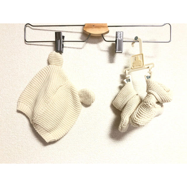 babyGAP(ベビーギャップ)のbabyGAP 新生児帽子とシューズ キッズ/ベビー/マタニティのこども用ファッション小物(帽子)の商品写真