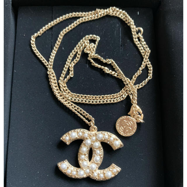 CHANEL(シャネル)のシャネル 100周年記念 パールネックレス　箱付き レディースのアクセサリー(ネックレス)の商品写真