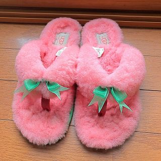 ちょこさん UGG FLUFFIE シープスキン　ふわふわ　ビーチサンダル