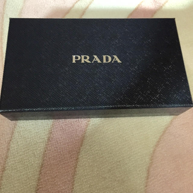 PRADA(プラダ)のプラダ 箱 ギフトボックス 保存箱 レディースのファッション小物(財布)の商品写真