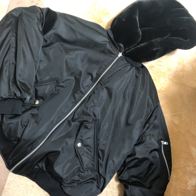 ZARA(ザラ)のリバーシブルボンバージャケット　黒　値下げ レディースのジャケット/アウター(ブルゾン)の商品写真