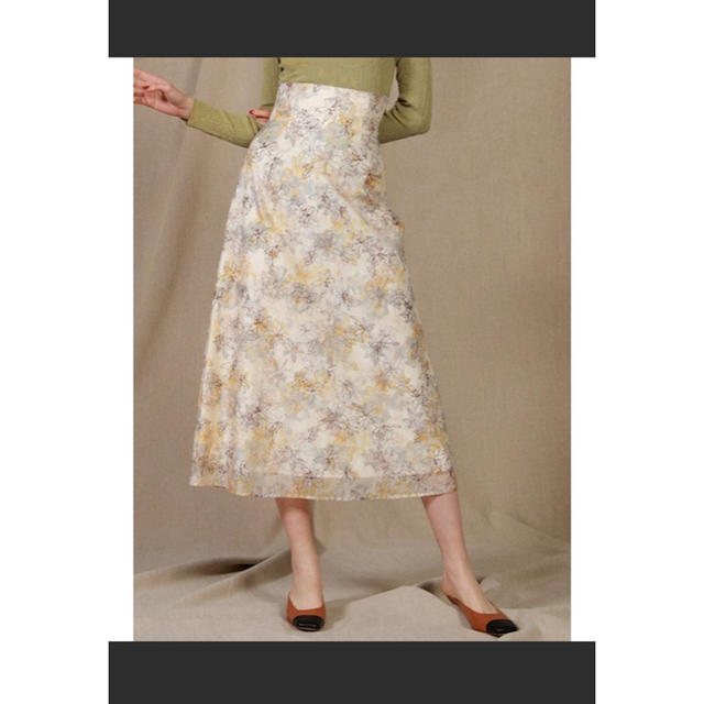 リリーブラウン ぼかし花柄刺繍ワンピース オフホワイト - ロングスカート
