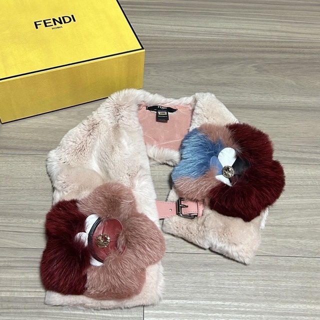 フェンディ　FENDI マフラー　ファーコート　つけ襟　花　ピンク