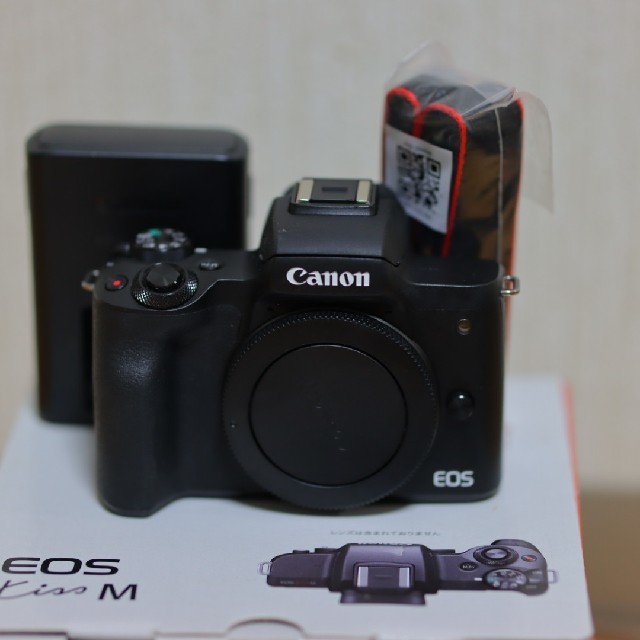 CANON EOS KISS M ブラック　ボディ スマホ/家電/カメラのカメラ(ミラーレス一眼)の商品写真