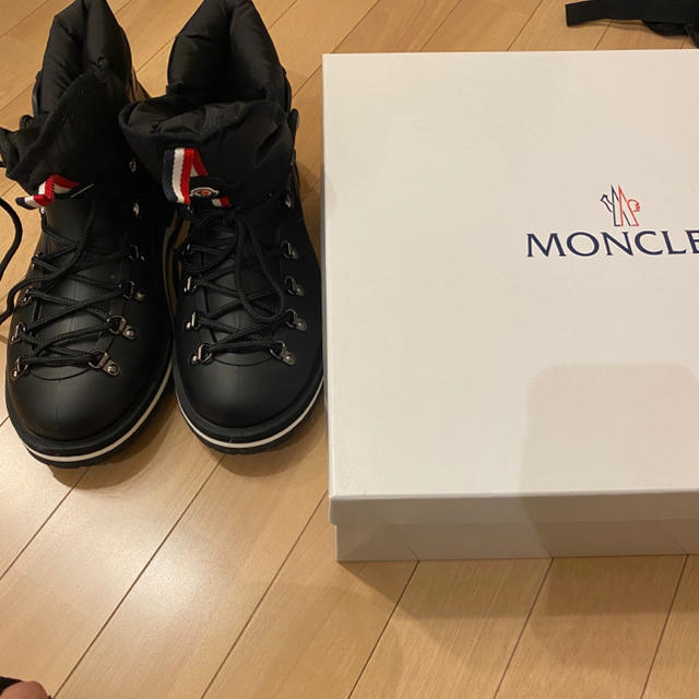 MONCLER(モンクレール)の新品　本物　MONCLER HENOC TG41 26cm相当 メンズの靴/シューズ(ブーツ)の商品写真