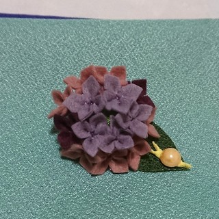 【mari様専用】紫陽花のブローチ フェルト ちりめん ハンドメイド(コサージュ/ブローチ)