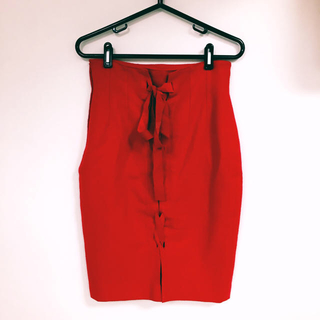 サンタモニカ(Santa Monica)の古着 赤リボンタイトスカート(ひざ丈スカート)