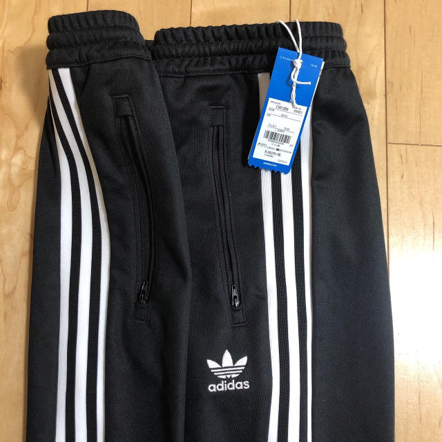 新品未使用adidasトラックパンツ