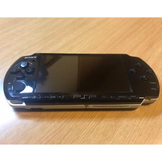 プレイステーションポータブル(PlayStation Portable)のPSP本体、充電器、4GBメモリースティック(携帯用ゲーム機本体)