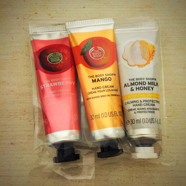 THE BODY SHOP(ザボディショップ)のお得 ザ・ボディショップ ハンドクリーム 30ml ３点セット コスメ/美容のボディケア(ハンドクリーム)の商品写真