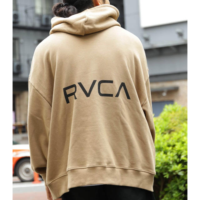 トップス新品　rvca パーカー　ベージュ