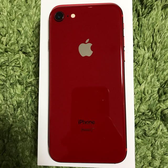 Apple(アップル)のiPhone8 人気カラー　RED スマホ/家電/カメラのスマートフォン/携帯電話(スマートフォン本体)の商品写真