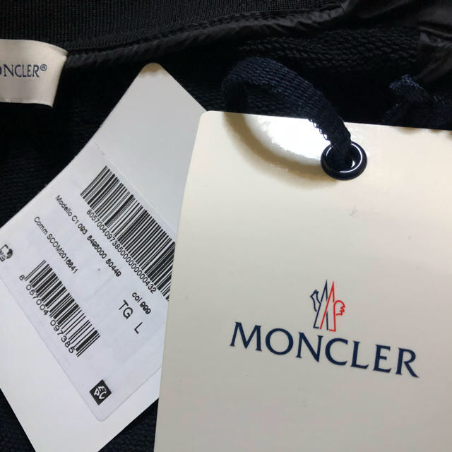 MONCLER(モンクレール)のmococo様専用モンクレール  MONCLER  ダウンジャケット 新品  レディースのトップス(カーディガン)の商品写真