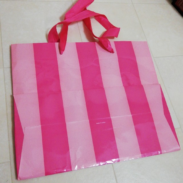 Victoria's Secret(ヴィクトリアズシークレット)の【かわいい♪】ヴィクトリアシークレット　ショップ袋　ショップバッグ　ショッパー レディースのバッグ(ショップ袋)の商品写真