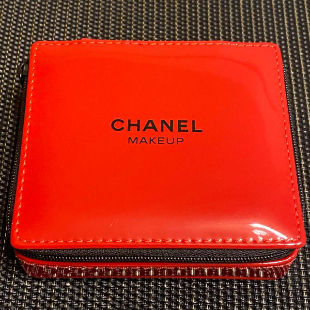 CHANEL(シャネル)の訳あり】新品未使用 CHANEL ノベルティコスメポーチ 非売品 赤 RED レディースのファッション小物(ポーチ)の商品写真