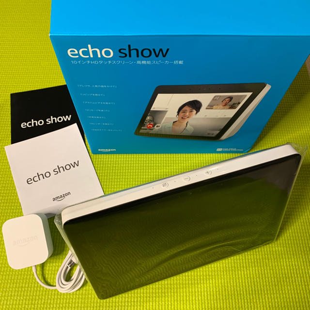 ECHO(エコー)のamazon echo showサンドストーン スマホ/家電/カメラのオーディオ機器(スピーカー)の商品写真