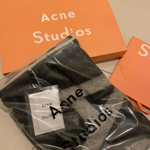 acne ロゴ　マフラー