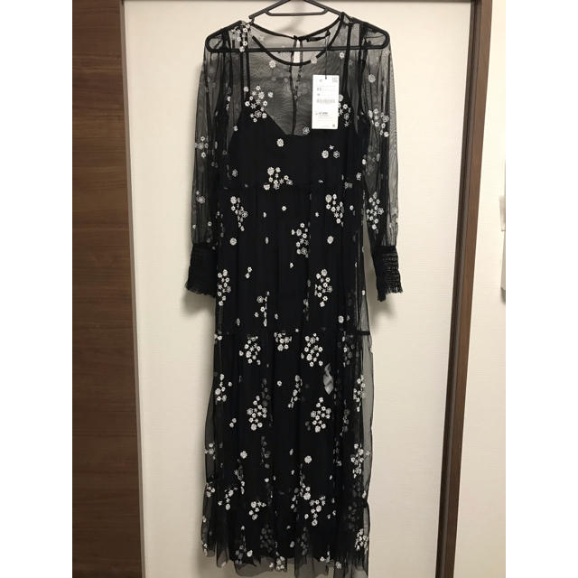 ZARA - 【ラスト1点】(新品タグ付)ZARA フラワー刺繍 チュール ZARA - 【ラスト1点】(新品タグ付)ZARA フラワー刺繍 チュール