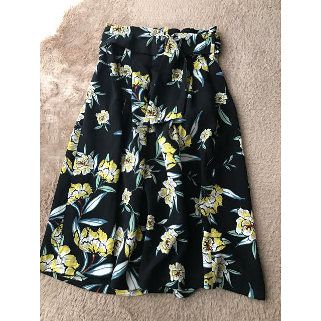 ZARA(ザラ)のZara♡花柄スカート レディースのスカート(ひざ丈スカート)の商品写真