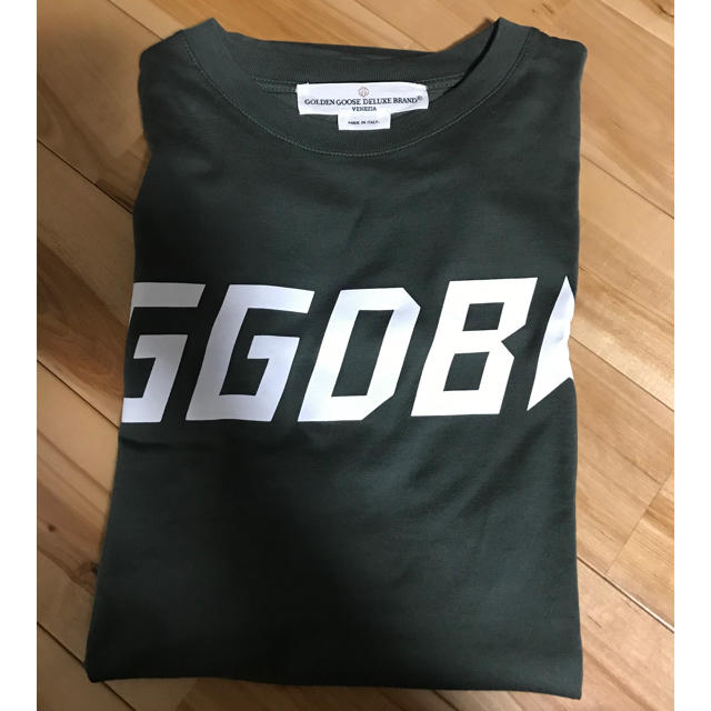 GOLDEN GOOSE(ゴールデングース)のゴールデングース　ロゴTシャツ　カーキ レディースのトップス(Tシャツ(半袖/袖なし))の商品写真