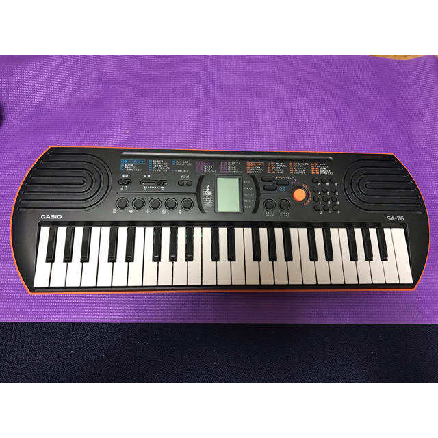 CASIO(カシオ)のカシオ 電子ミニキーボード 44ミニ鍵盤 SA-76 ブラック&オレンジ 楽器の鍵盤楽器(キーボード/シンセサイザー)の商品写真