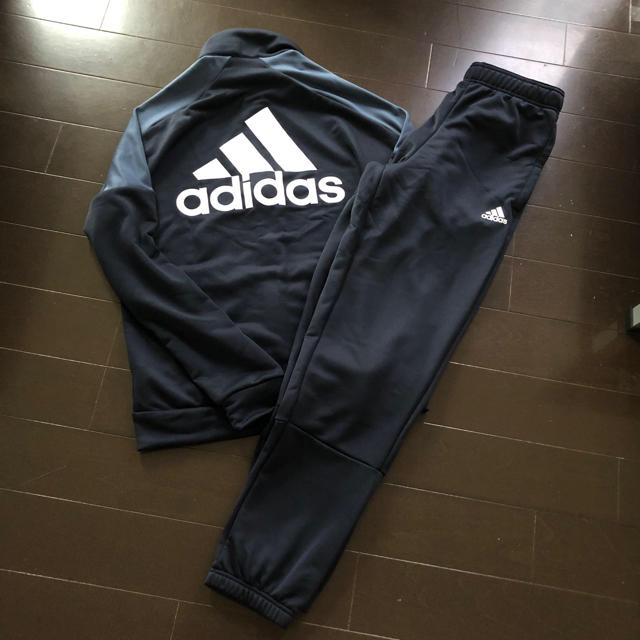 adidas(アディダス)のyoshimitu様専用　アディダス　ジャージ上下　新品未使用タグ付き スポーツ/アウトドアのランニング(ウェア)の商品写真