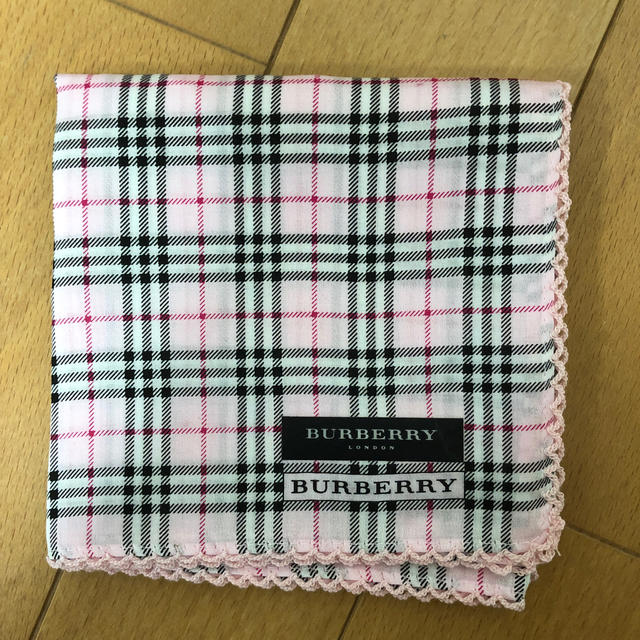 BURBERRY(バーバリー)のバーバリー　ハンカチ　フリル　縁取り レディースのファッション小物(ハンカチ)の商品写真