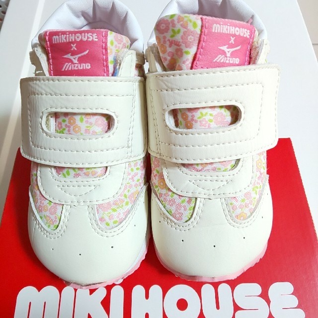 mikihouse(ミキハウス)のミキハウス＆ミズノ☆コラボレーション☆小花柄☆セカンドベビーシューズ☆13.5 キッズ/ベビー/マタニティのベビー靴/シューズ(~14cm)(スニーカー)の商品写真