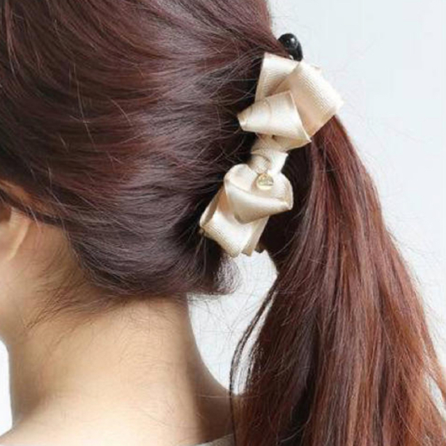 Ane Mone(アネモネ)のアネモネ　バナナクリップ　ネイビーリボン レディースのヘアアクセサリー(バレッタ/ヘアクリップ)の商品写真