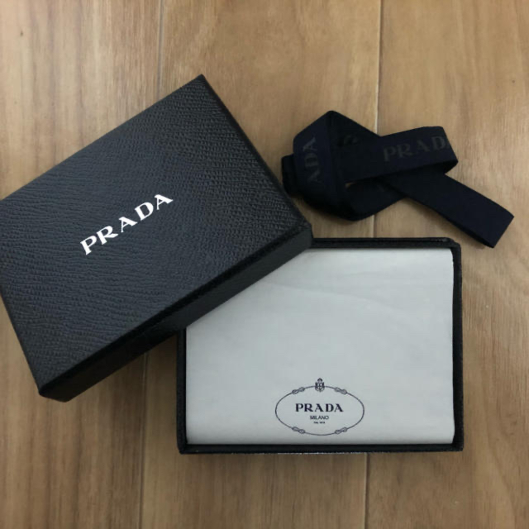 PRADA(プラダ)のPRADA 箱 レディースのバッグ(ショップ袋)の商品写真