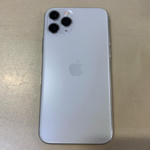 iPhone(アイフォーン)のSIMフリー iPhone 11 Pro 256GB Silver シルバー スマホ/家電/カメラのスマートフォン/携帯電話(スマートフォン本体)の商品写真