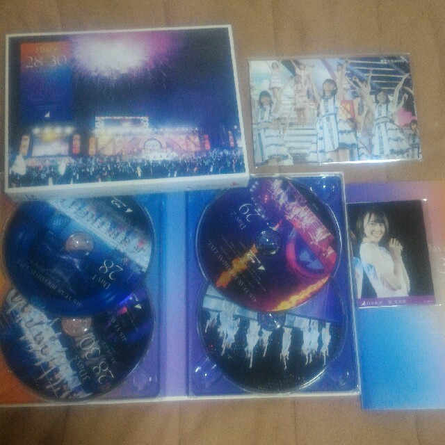 乃木坂46(ノギザカフォーティーシックス)の4th　YEAR　BIRTHDAY　LIVE　中古　blu-ray エンタメ/ホビーのDVD/ブルーレイ(ミュージック)の商品写真