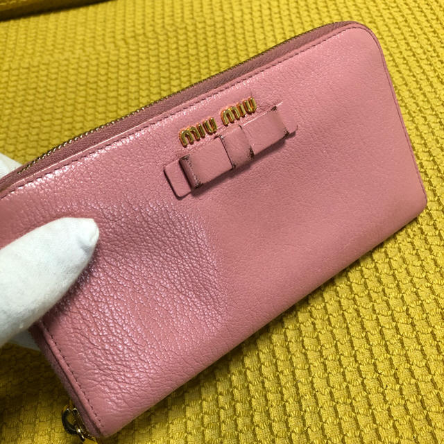 miumiu(ミュウミュウ)のミュウミュウ　miumiu マドラスバイカラー ラウンドファスナー長財布 レディースのファッション小物(財布)の商品写真