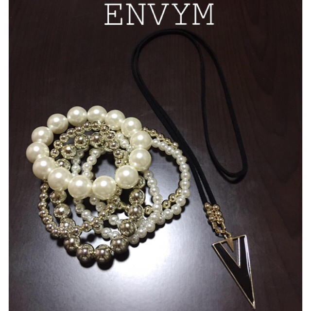 ENVYM(アンビー)の【ENVYM】ﾌﾞﾚｽ&ﾈｯｸﾚｽ レディースのアクセサリー(ネックレス)の商品写真