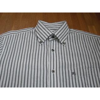 バーバリー(BURBERRY)の中古美品　バーバリーロンドン　半袖ボタンダウンストライプシャツ　白・グレー　Ｍ(シャツ)