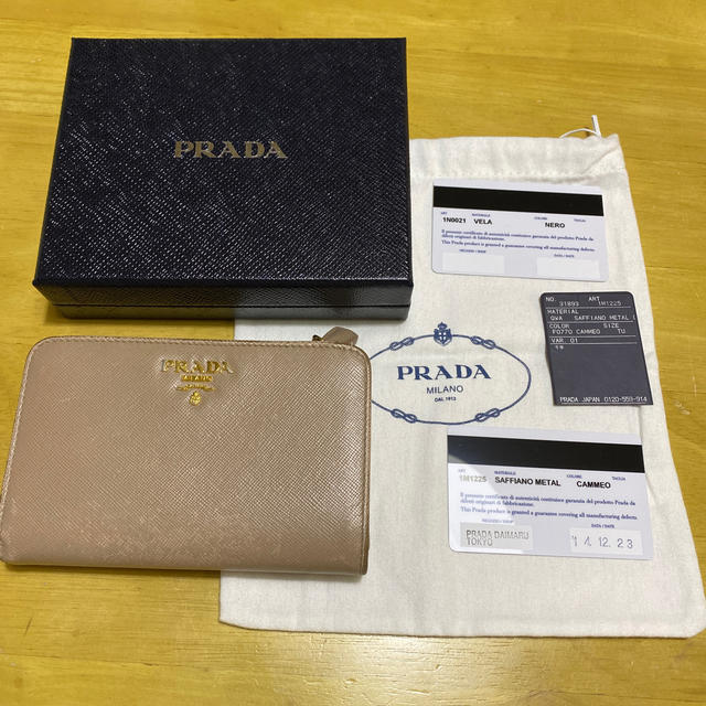 PRADA(プラダ)のプラダ(PRADA) 二つ折り財布(SAFFIANO METAL) 中古品 レディースのファッション小物(財布)の商品写真