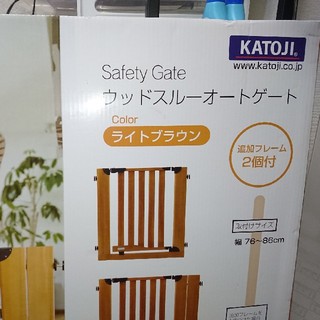 カトージ(KATOJI)のKATOJI safety gate ｳｯﾄﾞｽﾙｰｵｰﾄｹﾞ ﾗｲﾄﾌﾞﾗｳﾝ(ベビーフェンス/ゲート)