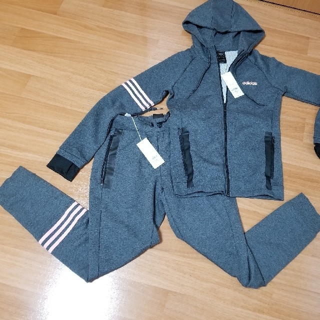 adidas(アディダス)のアディダス　RINKAママ様専用 レディースのトップス(トレーナー/スウェット)の商品写真