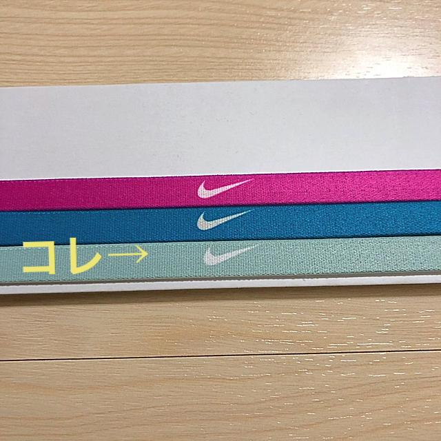 NIKE(ナイキ)の【未使用】ナイキヘッドバンド スポーツ/アウトドアのトレーニング/エクササイズ(トレーニング用品)の商品写真