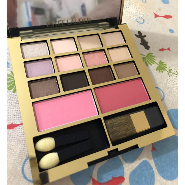 Estee Lauder(エスティローダー)のエスティローダー　メイクパレット未使用 コスメ/美容のキット/セット(コフレ/メイクアップセット)の商品写真