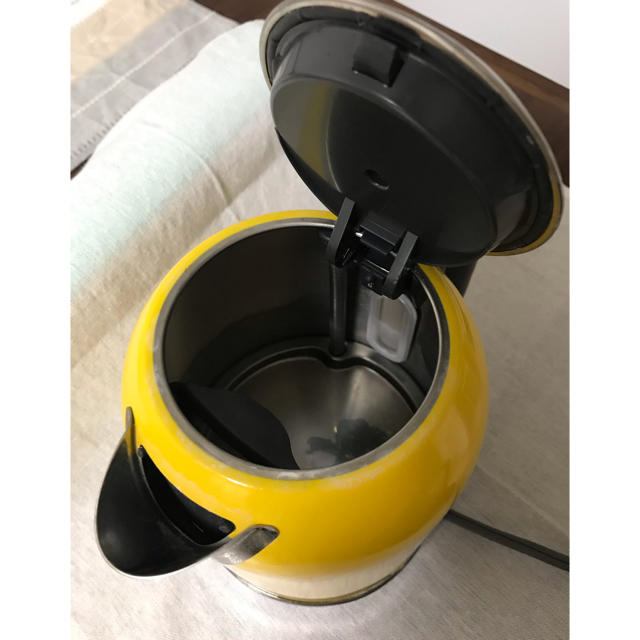 DeLonghi(デロンギ)の【kenbee様専用used品】delonghi電気ケトル(yellow) スマホ/家電/カメラの生活家電(電気ケトル)の商品写真