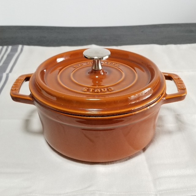 STAUB - ストウブ ピコ・ココット ラウンド18cm シナモンの通販 by CIPHER's shop｜ストウブならラクマ