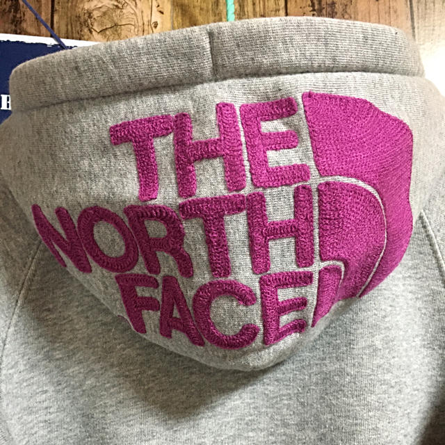 THE NORTH FACE(ザノースフェイス)の入手困難色✅ノースフェイス  リアビューフーディー　レディースM レディースのトップス(パーカー)の商品写真