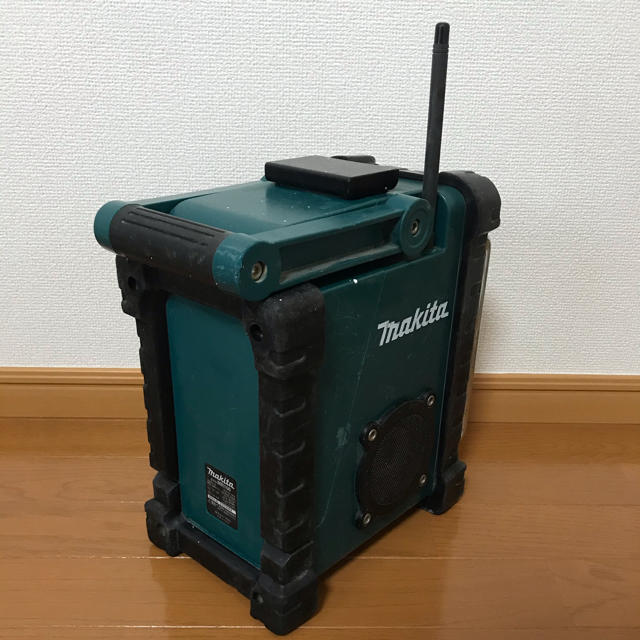 Makita(マキタ)のマキタ ラジオ MR100 現場ラジオ スマホ/家電/カメラのオーディオ機器(ラジオ)の商品写真