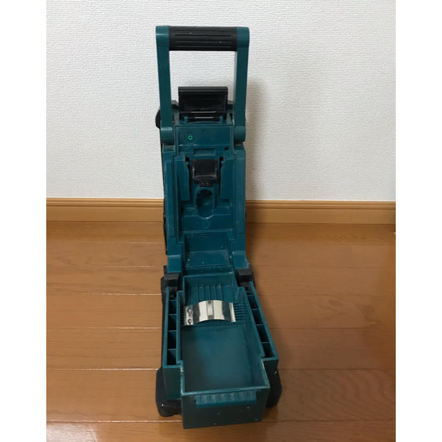 Makita(マキタ)のマキタ ラジオ MR100 現場ラジオ スマホ/家電/カメラのオーディオ機器(ラジオ)の商品写真