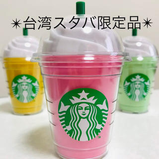 スターバックスコーヒー(Starbucks Coffee)の【新品】台湾限定スターバックス ストロベリーフラペチーノ型充電器(バッテリー/充電器)